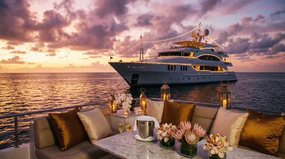 母狗传媒游艇派对传媒演示奢华场景拍摄